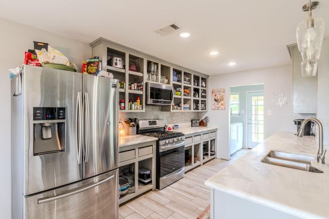 8283 Ashwood Road, Van Vleck, TX 77482
