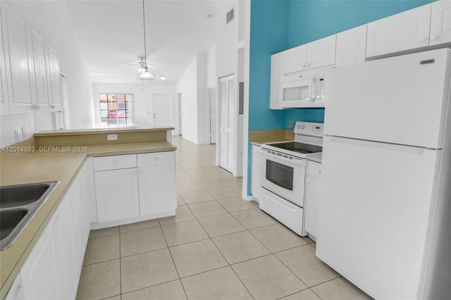 117 SE 3rd Ave 9, Hallandale Beach, FL 33009