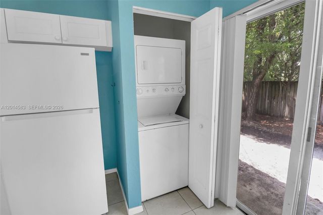 117 SE 3rd Ave 9, Hallandale Beach, FL 33009