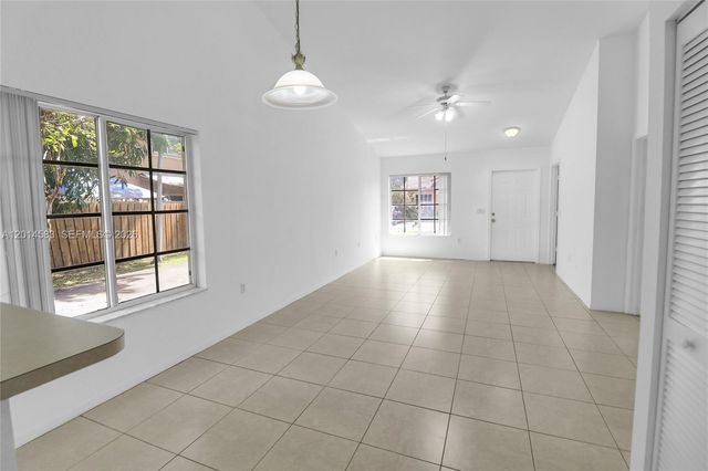 117 SE 3rd Ave 9, Hallandale Beach, FL 33009