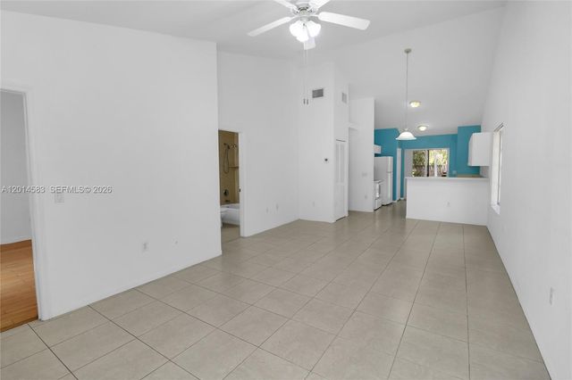 117 SE 3rd Ave 9, Hallandale Beach, FL 33009
