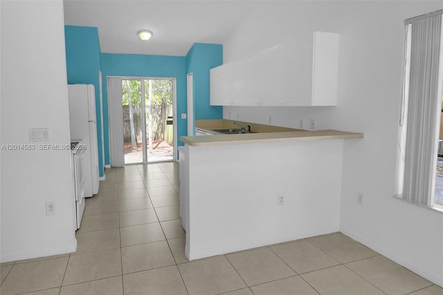 117 SE 3rd Ave 9, Hallandale Beach, FL 33009