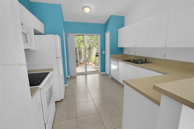 117 SE 3rd Ave 9, Hallandale Beach, FL 33009