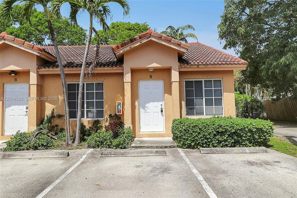 117 SE 3rd Ave 9, Hallandale Beach, FL 33009