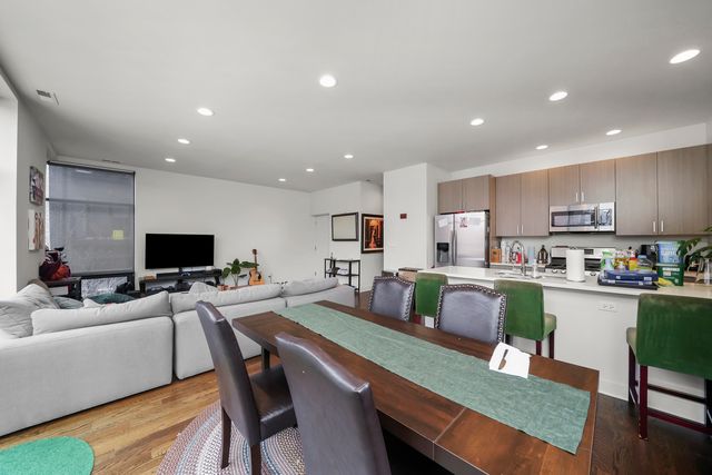 832 W Erie Street 4W, Chicago, IL 60642