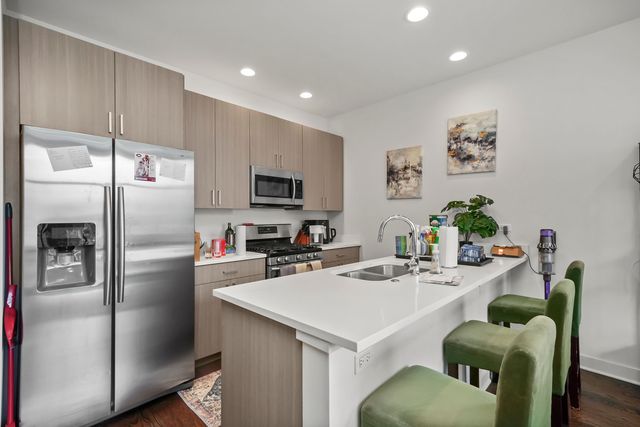 832 W Erie Street 4W, Chicago, IL 60642