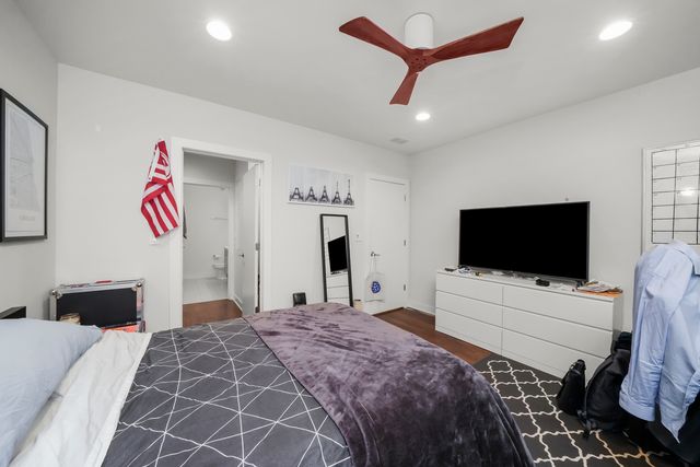 832 W Erie Street 4W, Chicago, IL 60642