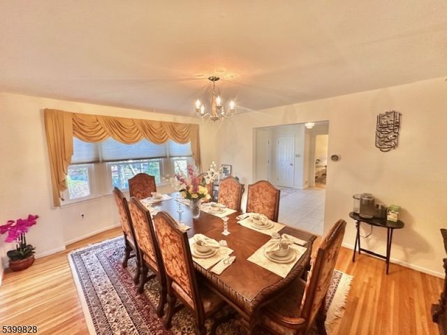 8 Constitution Ct, East Brunswick Twp., NJ 08816