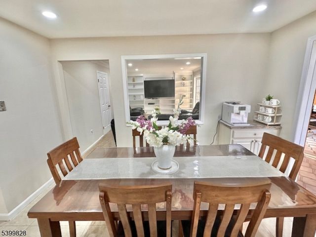 8 Constitution Ct, East Brunswick Twp., NJ 08816