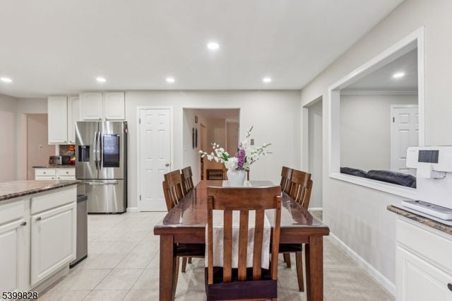 8 Constitution Ct, East Brunswick Twp., NJ 08816