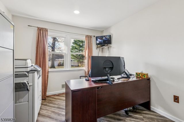 8 Constitution Ct, East Brunswick Twp., NJ 08816