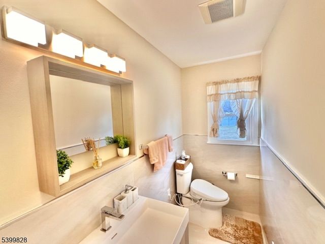 8 Constitution Ct, East Brunswick Twp., NJ 08816