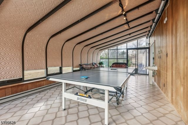 8 Constitution Ct, East Brunswick Twp., NJ 08816