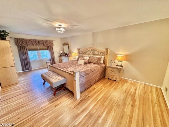 8 Constitution Ct, East Brunswick Twp., NJ 08816