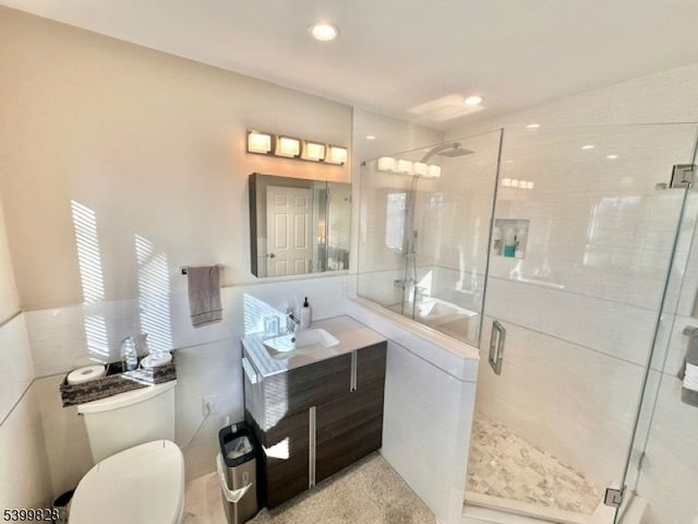 8 Constitution Ct, East Brunswick Twp., NJ 08816