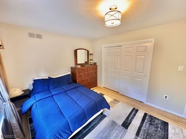 8 Constitution Ct, East Brunswick Twp., NJ 08816