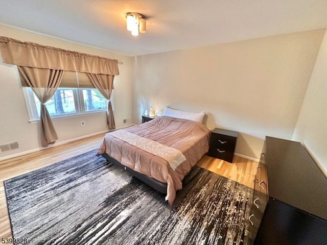 8 Constitution Ct, East Brunswick Twp., NJ 08816