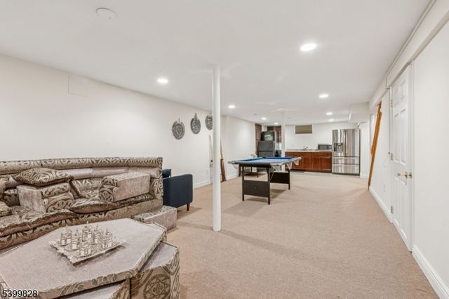 8 Constitution Ct, East Brunswick Twp., NJ 08816