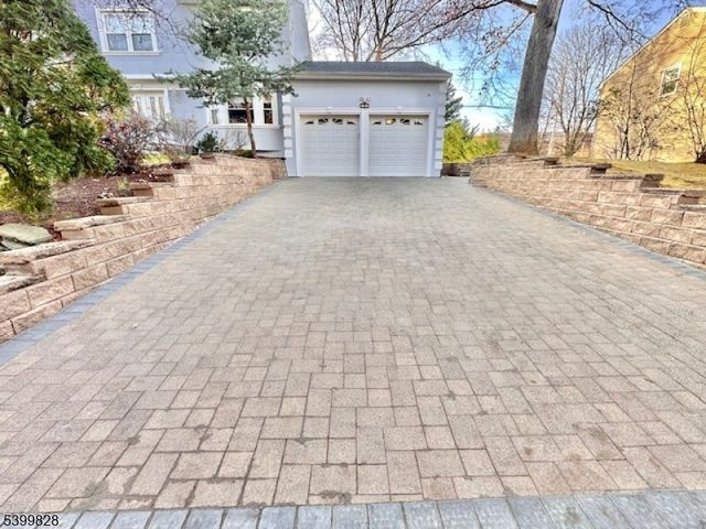 8 Constitution Ct, East Brunswick Twp., NJ 08816