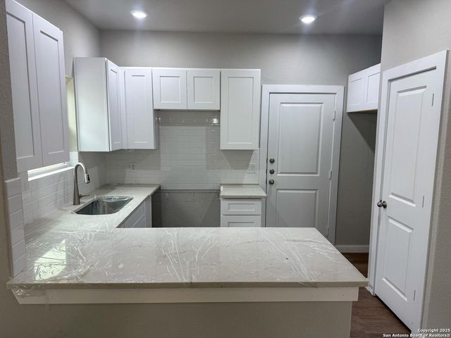 2111 Hicks Ave, San Antonio, TX 78210