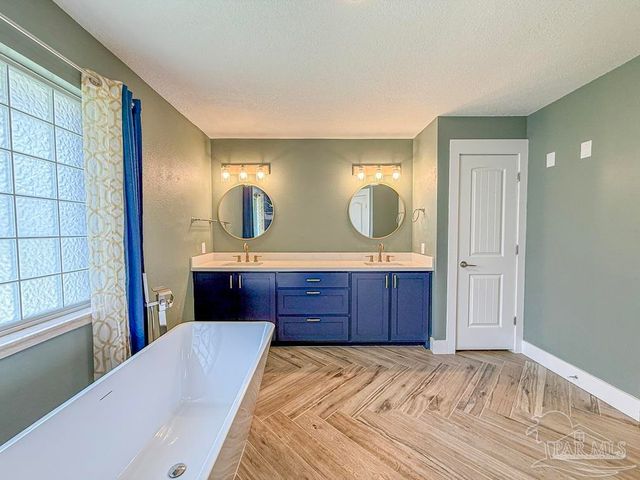 6020 Enfinger Rd, Pace, FL 32571