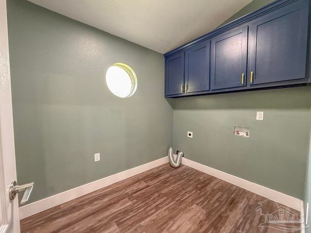 6020 Enfinger Rd, Pace, FL 32571