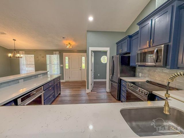 6020 Enfinger Rd, Pace, FL 32571