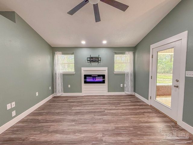 6020 Enfinger Rd, Pace, FL 32571