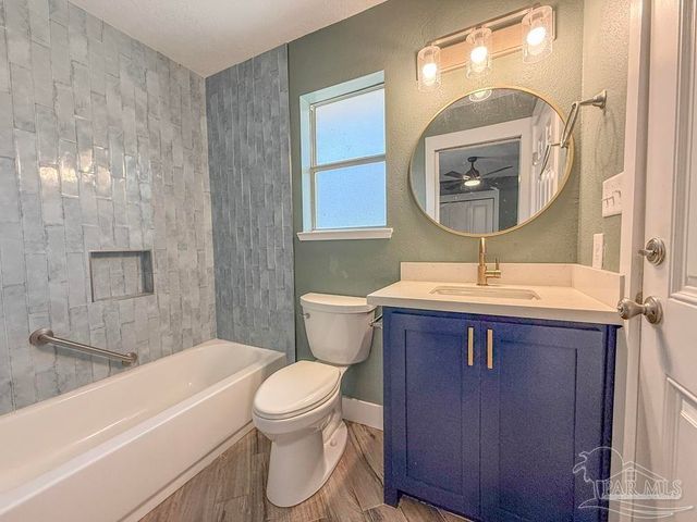 6020 Enfinger Rd, Pace, FL 32571