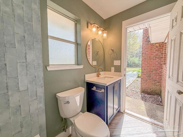 6020 Enfinger Rd, Pace, FL 32571