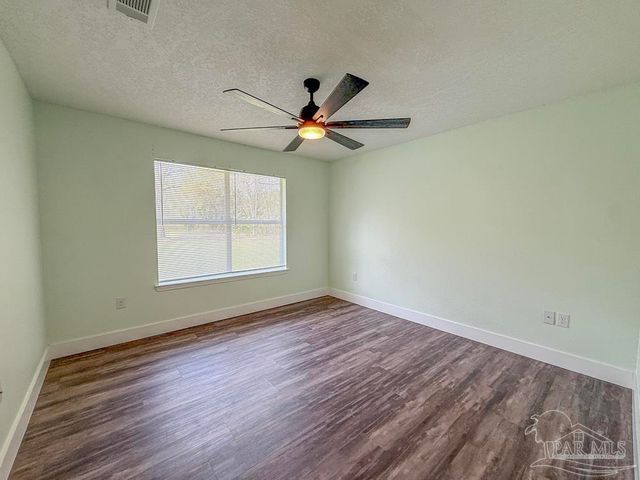 6020 Enfinger Rd, Pace, FL 32571