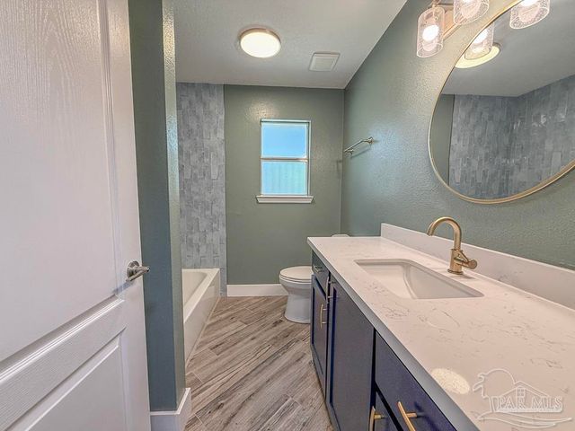 6020 Enfinger Rd, Pace, FL 32571