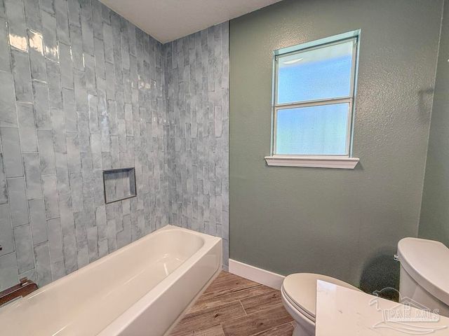 6020 Enfinger Rd, Pace, FL 32571