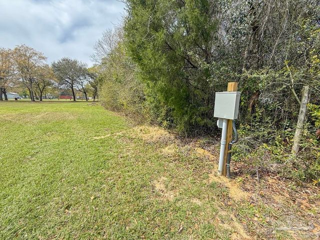 6020 Enfinger Rd, Pace, FL 32571