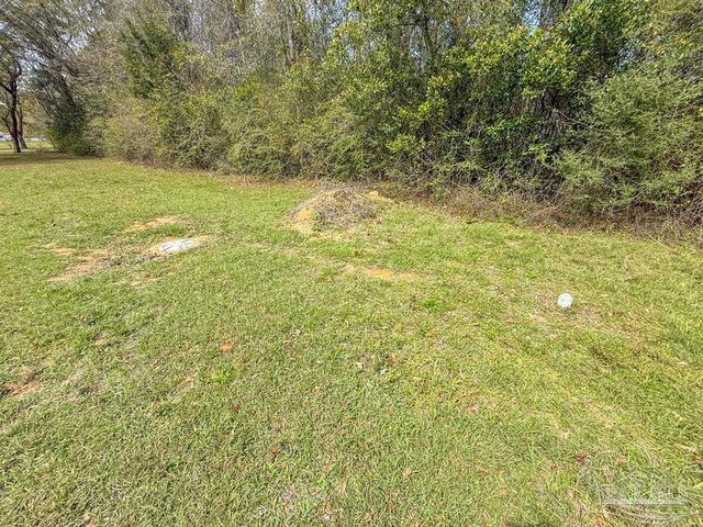 6020 Enfinger Rd, Pace, FL 32571