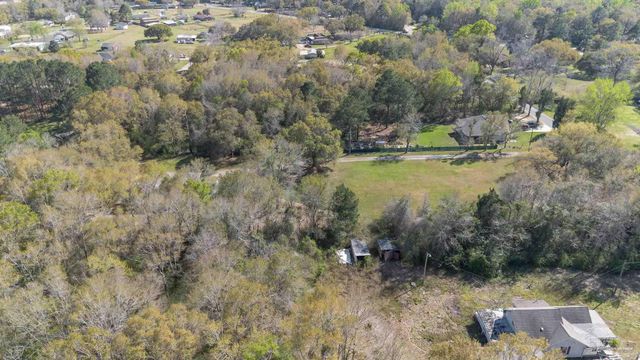 6020 Enfinger Rd, Pace, FL 32571