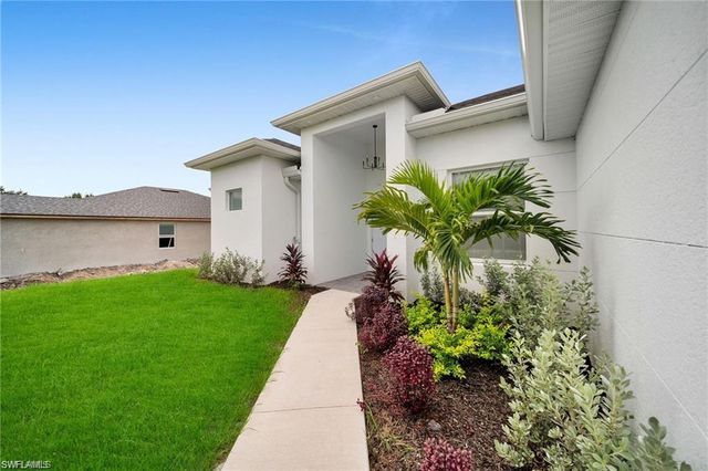 438 Poplar ST, Lehigh Acres, FL 33974