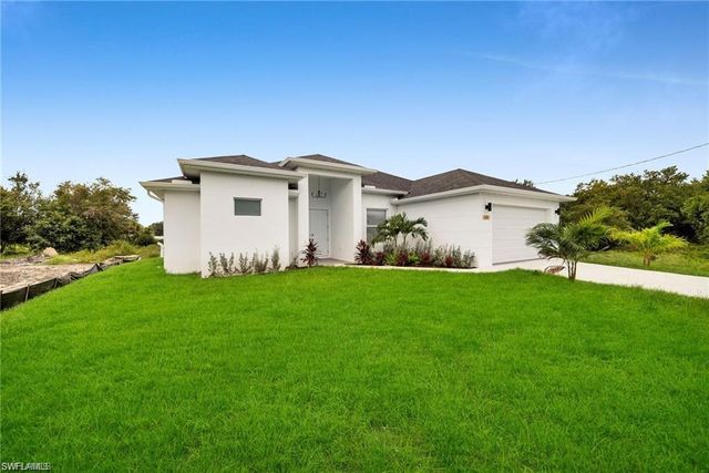 438 Poplar ST, Lehigh Acres, FL 33974