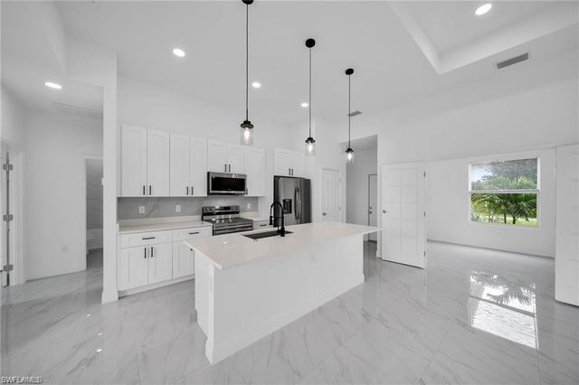438 Poplar ST, Lehigh Acres, FL 33974