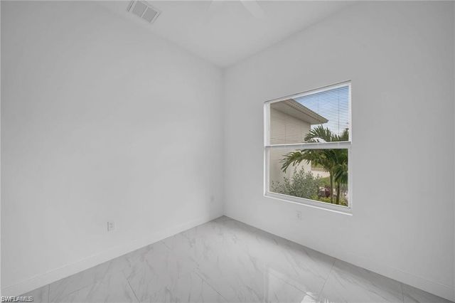 438 Poplar ST, Lehigh Acres, FL 33974