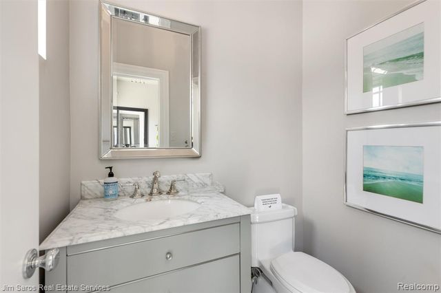 20485 Mack Avenue, Grosse Pointe Woods, MI 48236