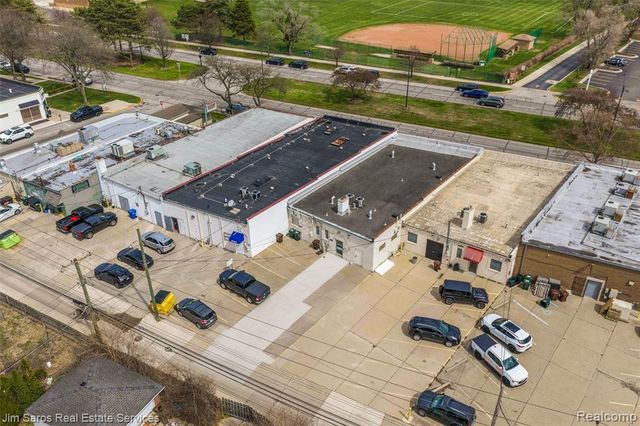 20485 Mack Avenue, Grosse Pointe Woods, MI 48236