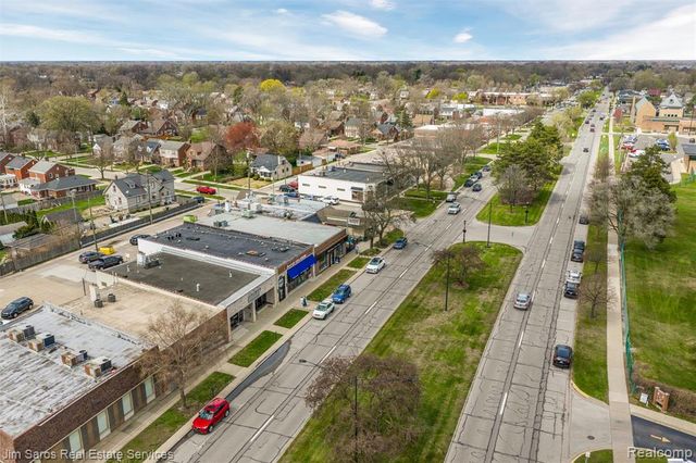 20485 Mack Avenue, Grosse Pointe Woods, MI 48236