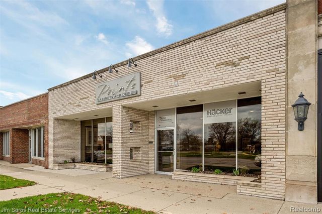 20485 Mack Avenue, Grosse Pointe Woods, MI 48236
