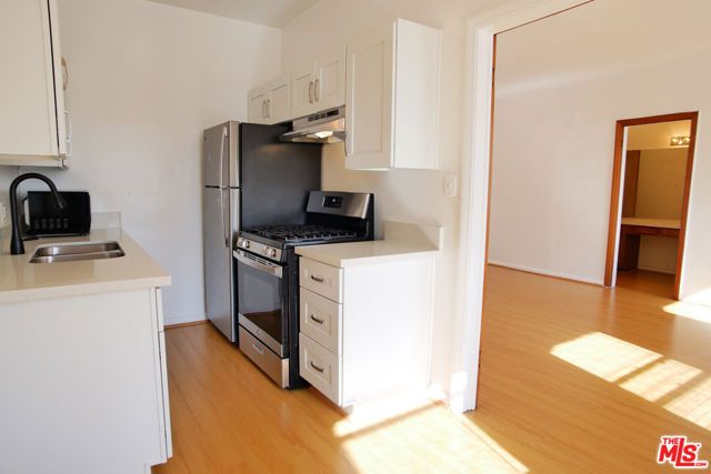 611 S Cloverdale Avenue 305, Los Angeles, CA 90036