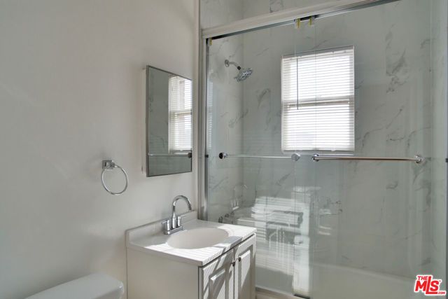 611 S Cloverdale Avenue 305, Los Angeles, CA 90036