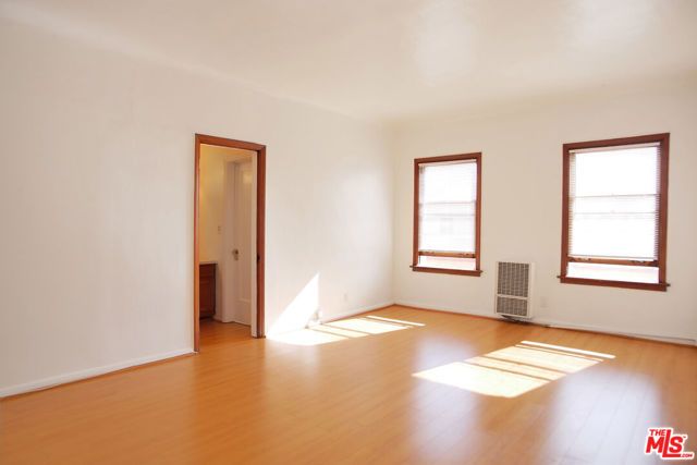 611 S Cloverdale Avenue 305, Los Angeles, CA 90036