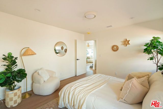 4606 10th Avenue, Los Angeles, CA 90043