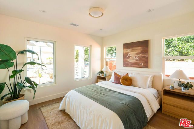 4606 10th Avenue, Los Angeles, CA 90043