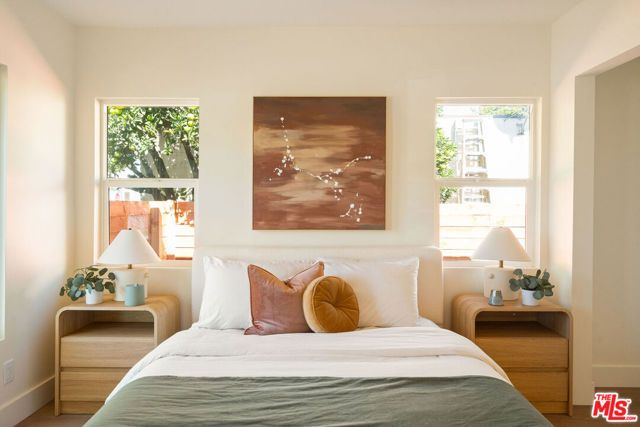 4606 10th Avenue, Los Angeles, CA 90043